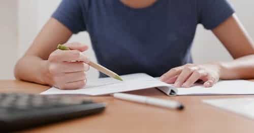 top de universidades para estudiar dirección de empresas online en colombia