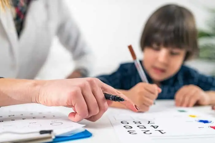 estrategias de la psicología educativa tradicional en la orientación de la conducta infanto juvenil en la actualidad